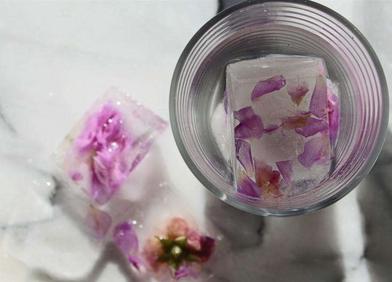 How to Make Perfectly Clear Floral Ice Cubes