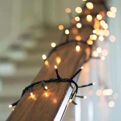 https://www.gardenista.com/ezoimgfmt/media.gardenista.com/wp-content/uploads/2015/12/outdoor-holiday-lighting-railing.jpg?ezimgfmt=rs:392x392/rscb9/ngcb8/notWebP