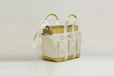 https://www.gardenista.com/ezoimgfmt/media.gardenista.com/wp-content/uploads/2017/10/garden-talk-gardeners-carryall-bag-733x489.jpg?ezimgfmt=rs:392x262/rscb9/ngcb8/notWebP