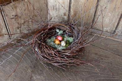 DIY Bird Nests: Twig Tabletop Arrangements for Easter - Gardenista