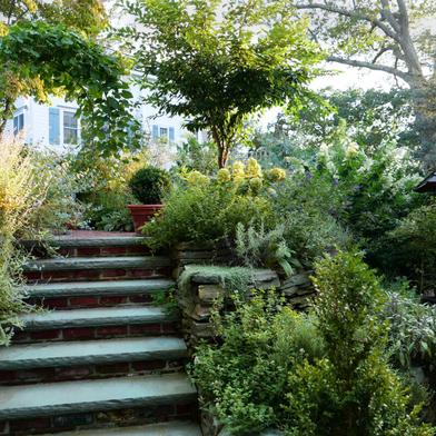 Hardscaping 101: Stairway Lighting - Gardenista