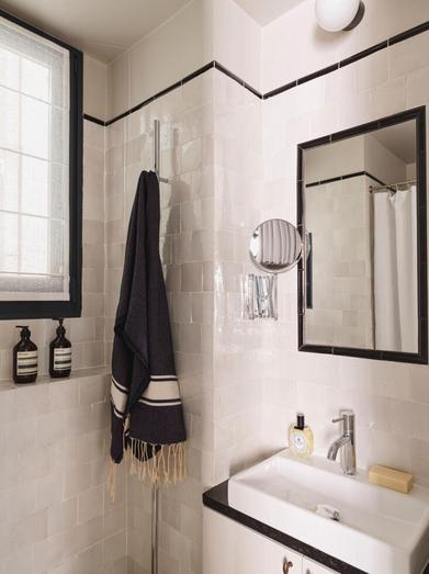 https://www.gardenista.com/ezoimgfmt/media.gardenista.com/wp-content/uploads/2022/04/bathroom-marianne-evennou-tiny-apt-remodel-paris-for-xavier-and-chelo-stephan-julliard-photo-11-733x978.jpg?ezimgfmt=rs:392x523/rscb9/ng:webp/ngcb8