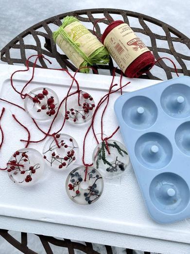 DIY: Botanical Ice Lanterns - Gardenista