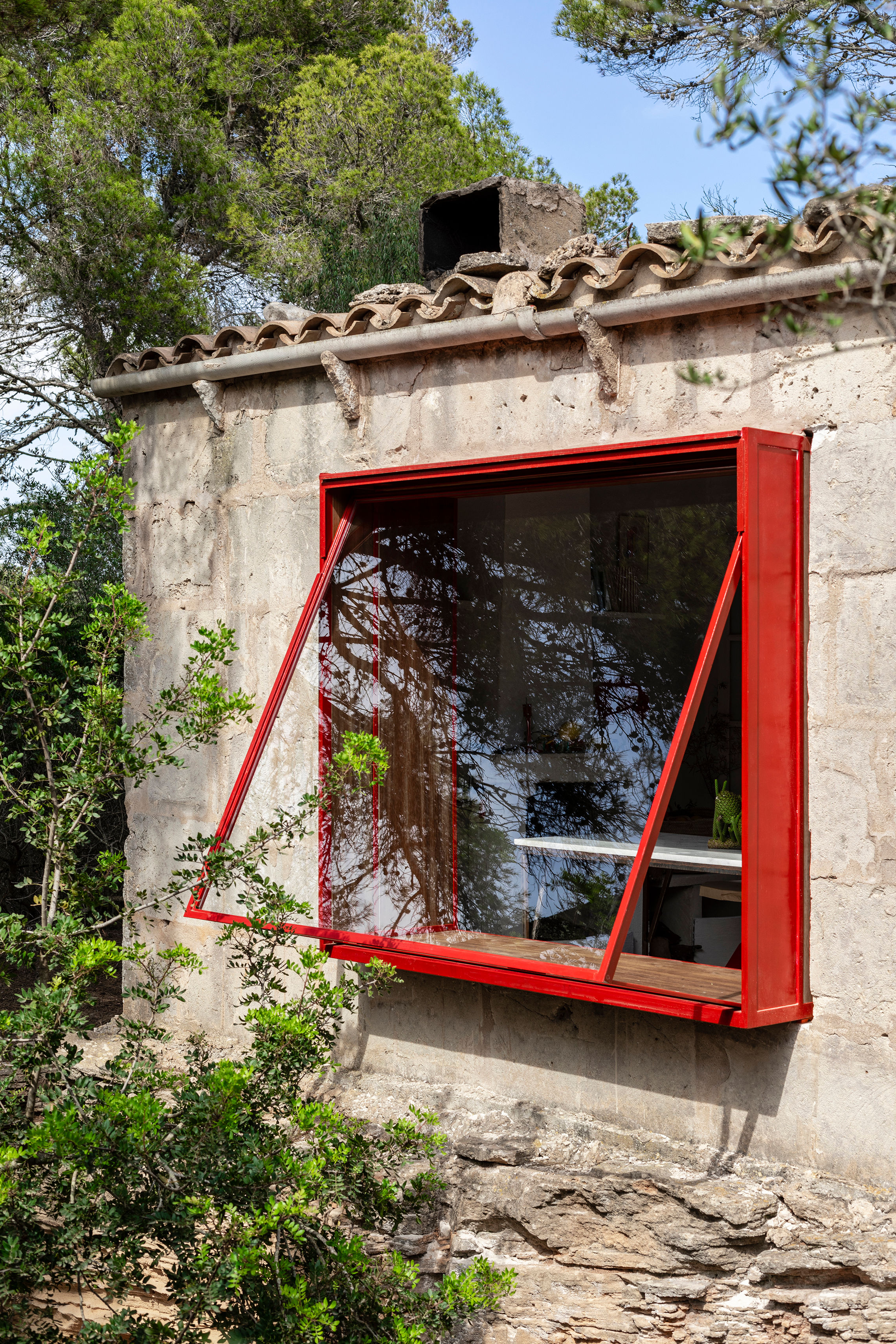 Shed Chic: Architect Mariana de Delás Turns an Off-the-Grid Hut into a Dream Retreat