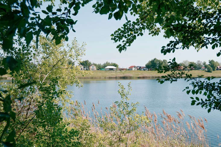 Once More to the Lake: A Family Holiday House in Slovakia - Gardenista