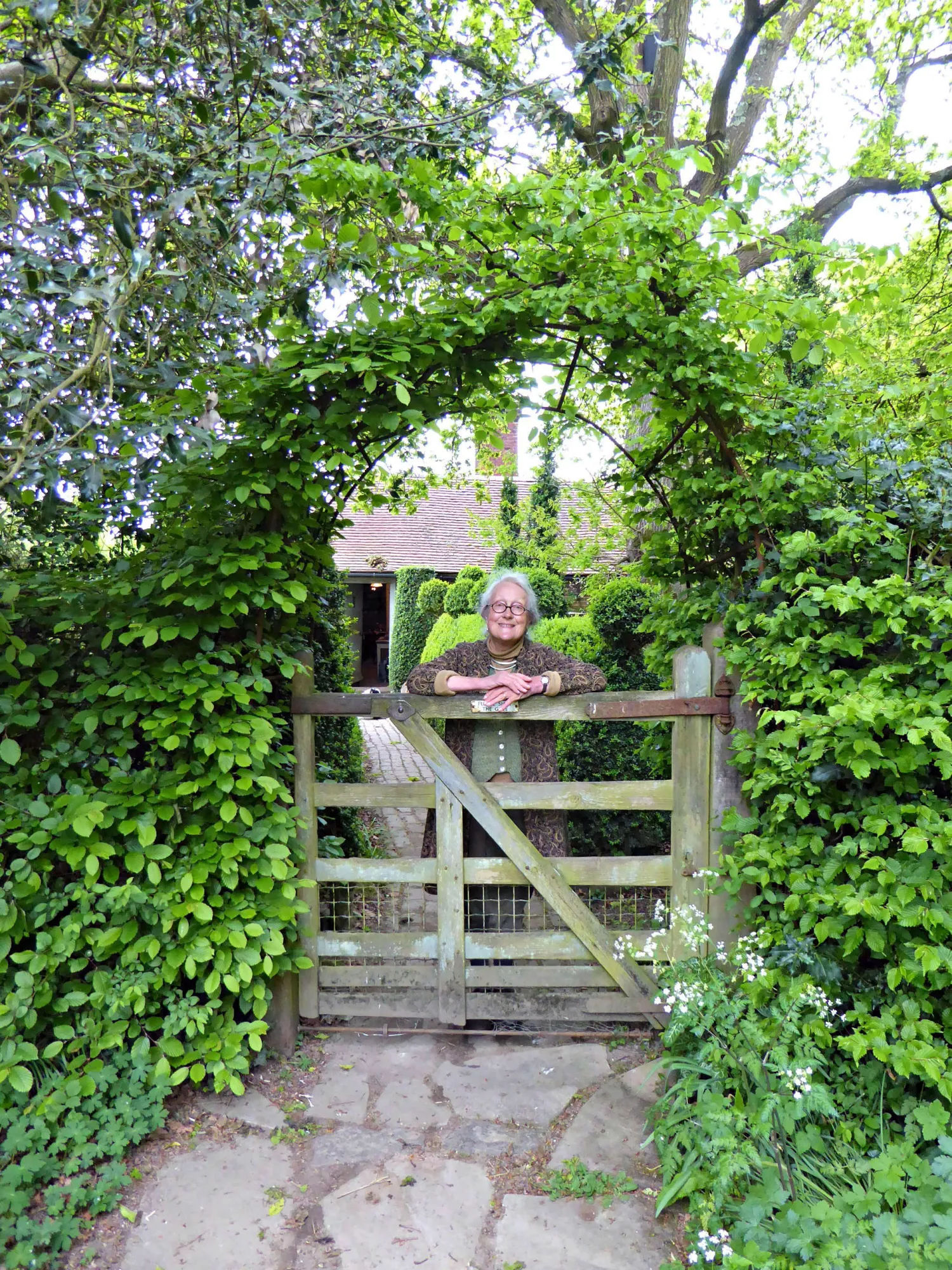 Garden Visit: Charlotte Molesworth’s Topiary Garden - Gardenista