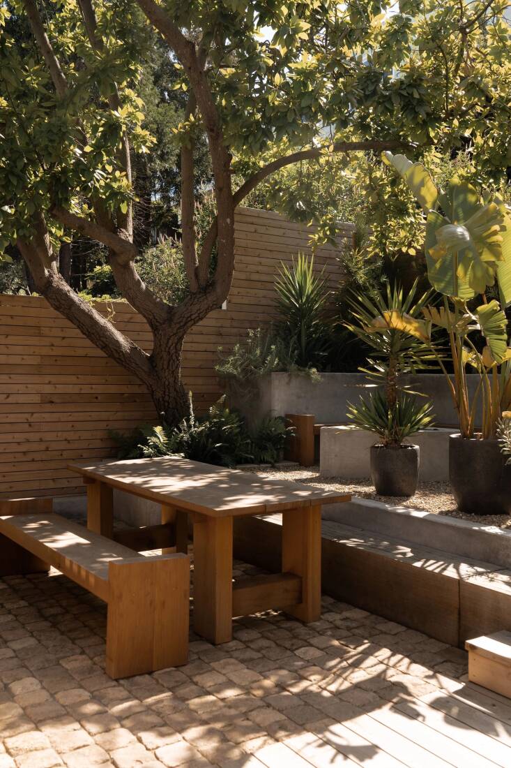 A mix of wood, aged terra-cotta, and pea gravel for this ORCA-designed urban garden in San Francisco.