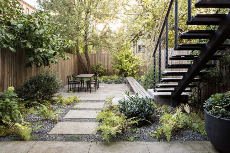 Garden Designer Visit: Brook Klausing Elevates a Brooklyn Backyard - Gardenista