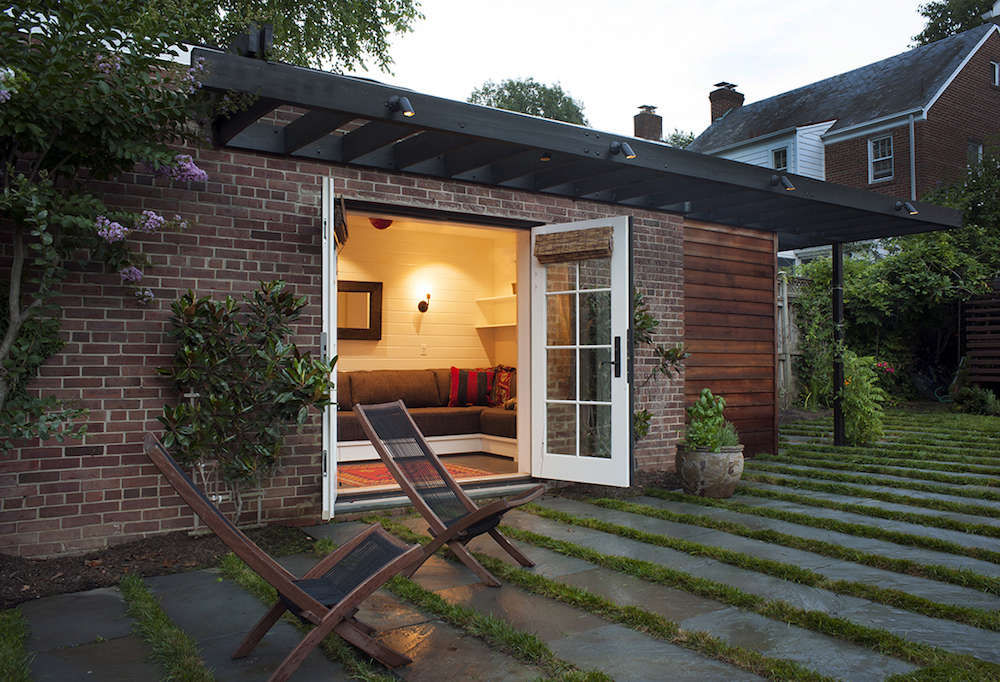 Outbuilding of the Week: Guest Cabana by Fowlkes Studio in Washington, D.C. - Gardenista