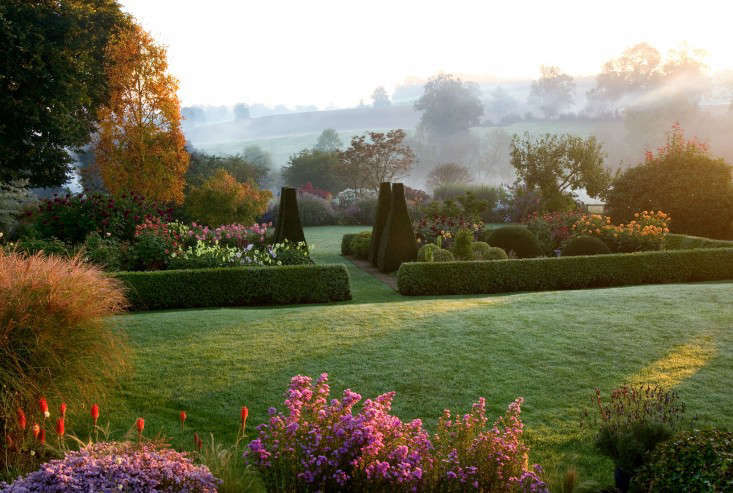 Expert Advice: 9 Tips to Take Better Pictures from Garden Photographer Clive Nichols - Gardenista