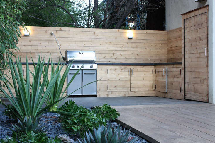 Steal This Look: An Outdoor Kitchen Hidden from the Tourists on Lombard Street - Gardenista