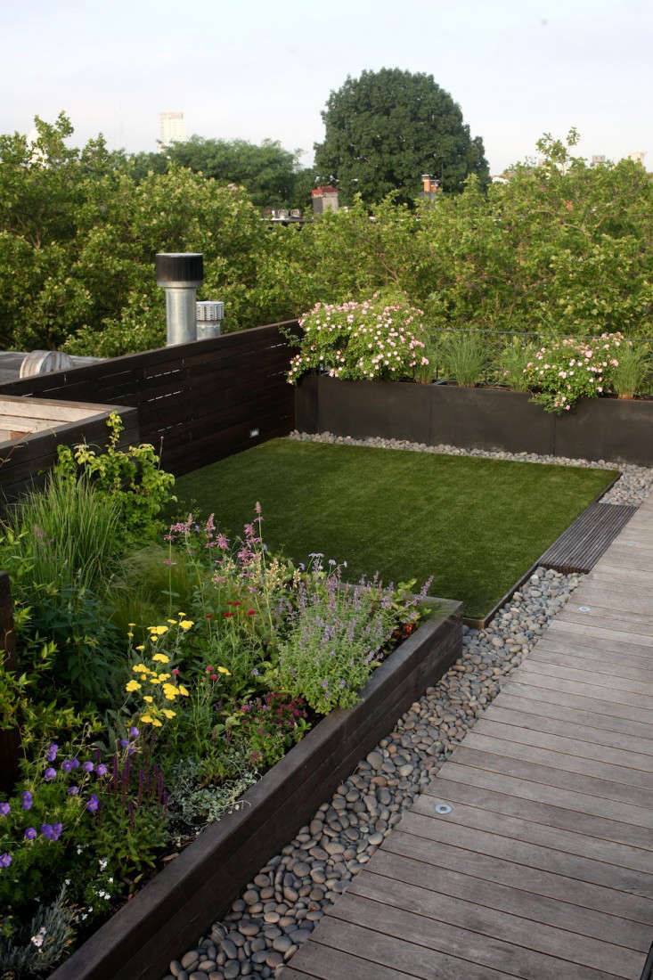 Hardscaping 101: Artificial Grass - Gardenista