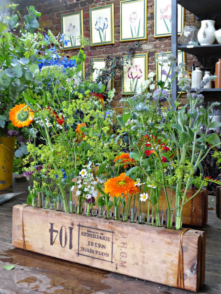 Studio Visit: Jamjar Flowers in London - Gardenista