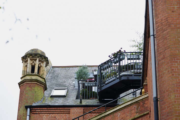 Ask the Expert: 10 Tips to Transform a Tiny Balcony into an Instant Garden with Isabelle Palmer - Gardenista