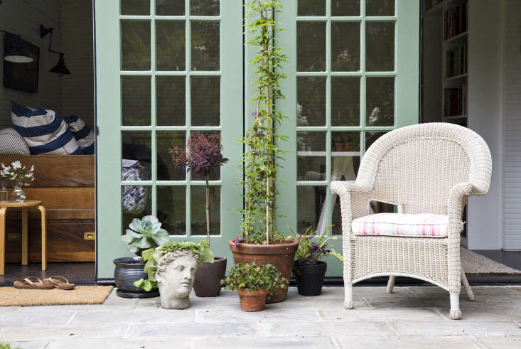 Hardscaping 101: Wicker Furniture Care - Gardenista