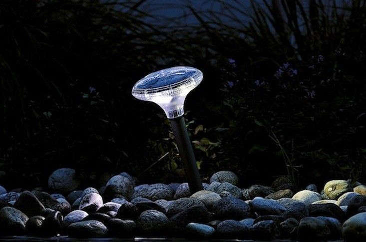 10 Easy Pieces: Solar Lighting - Gardenista