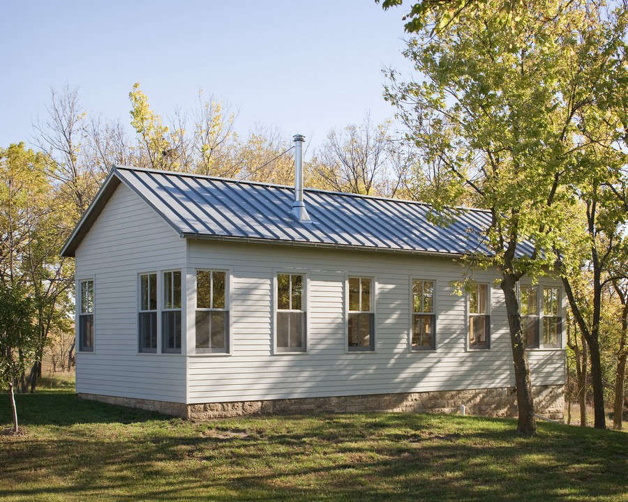 Outbuilding of the Week: A Prairie Loom House for Weaver Elizabeth Eakins - Gardenista