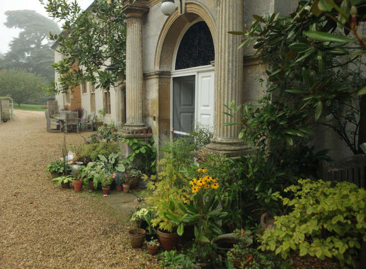 Garden Visit: At Home with Rosie Bose of Glendon Hall - Gardenista