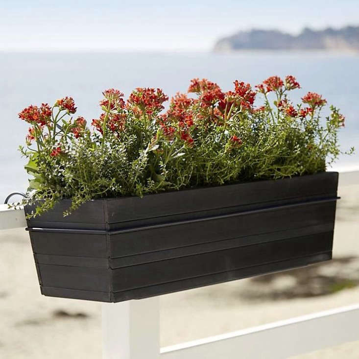 10EasyPieces:BlackBalconyBoxPlanters-Gardenista