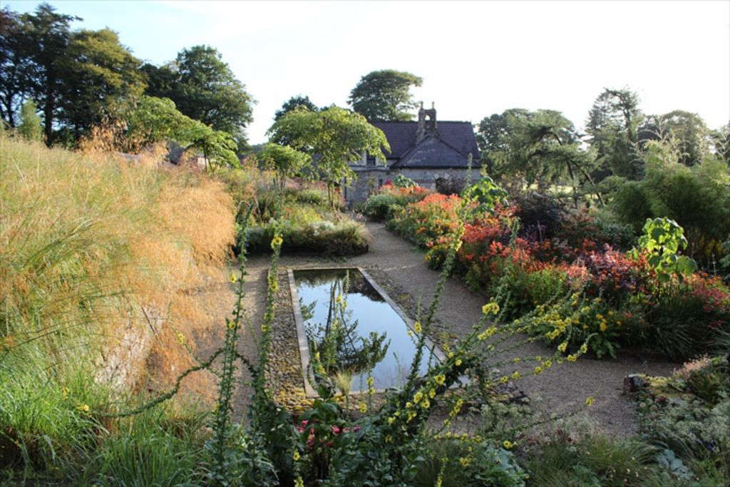 GardenVisit:AtHomewithJuneBlakeinIreland'sCountyWicklow-Gardenista