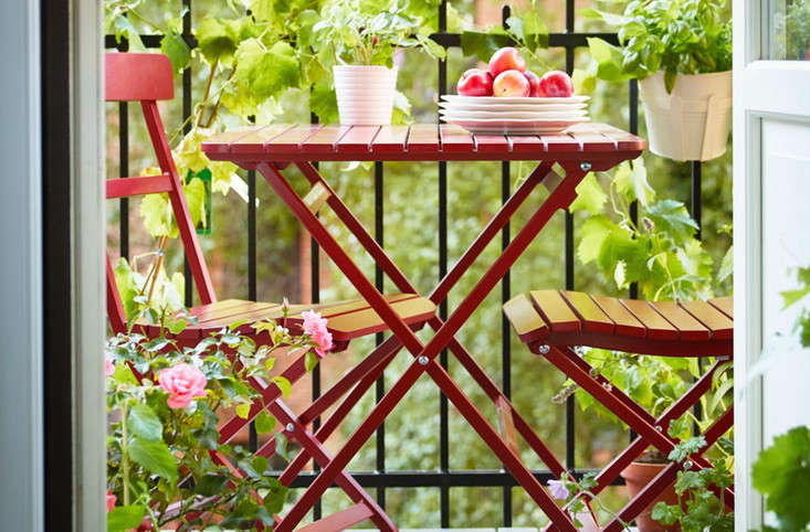 10EasyPieces:RedCaféChairs-Gardenista