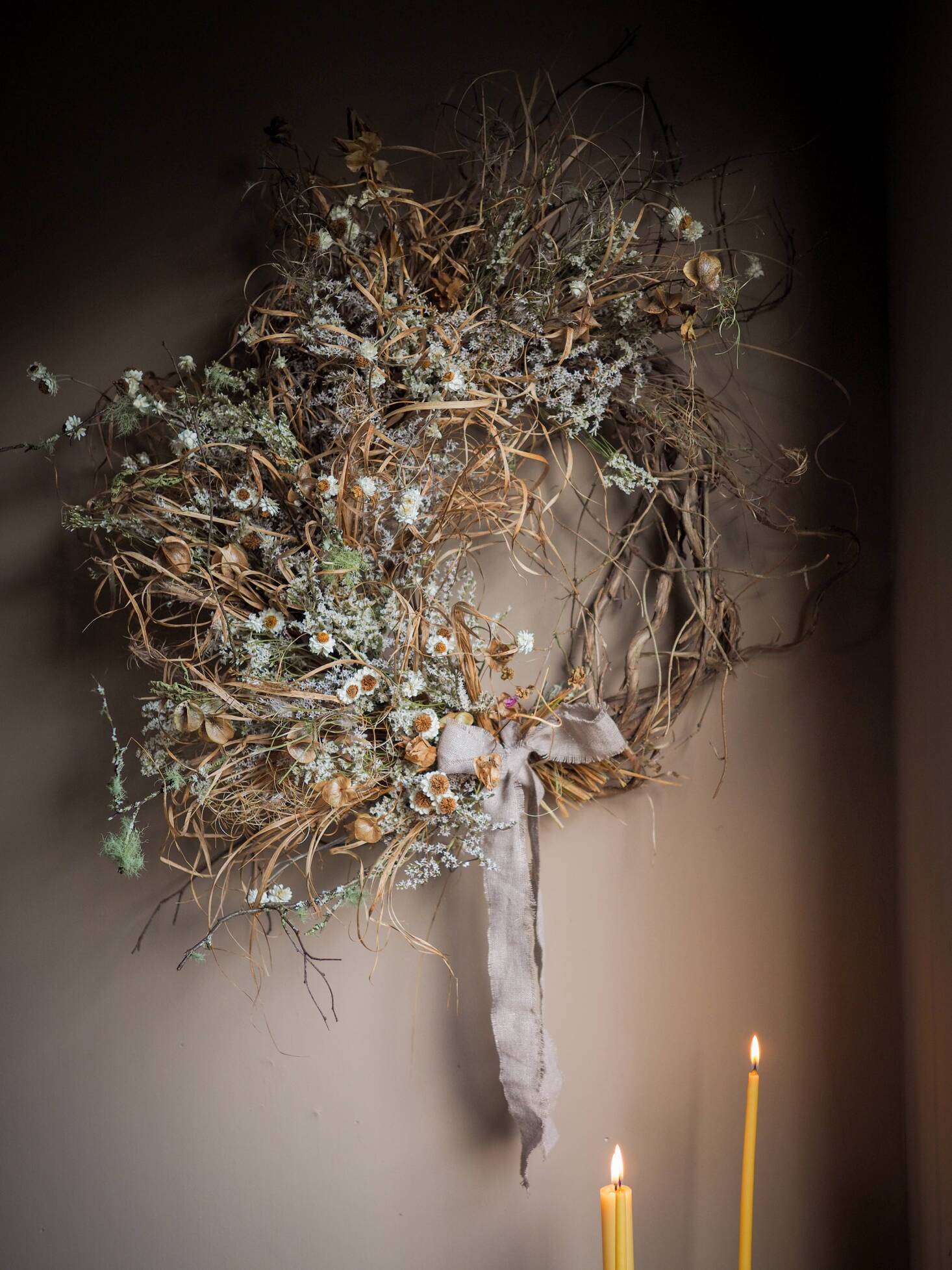 Wreaths Designed with Grasses and Dried Flowers: A New Holiday Trend