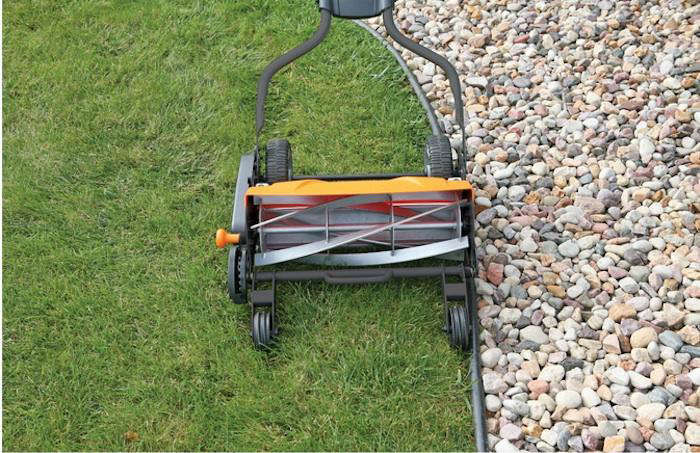 CleanMowing:ReelMowerRoundup-Gardenista