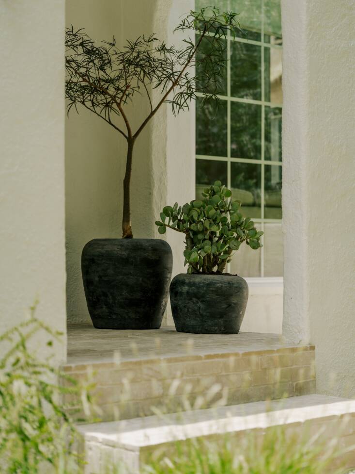 A grouping of Lyre Terracotta Planters from Rejuvenation stand in the entry. Photograph by Austin John for Finca Glenfeliz.