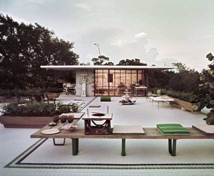 Parker House, Miami, FL, \195\2. Architect: Alfred Browning Parker. Landscape Architect: Unknown. Photograph by Ezra Stoller.