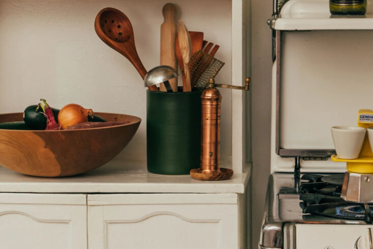 See \10 Easy Pieces: Rustic Wood Serving Bowls.